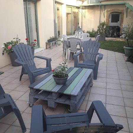 Chambre D'Hote Avec Piscine Couverte Coulaines Esterno foto