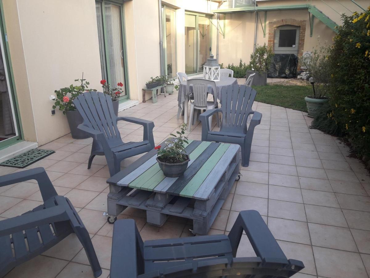 Chambre D'Hote Avec Piscine Couverte Coulaines Esterno foto