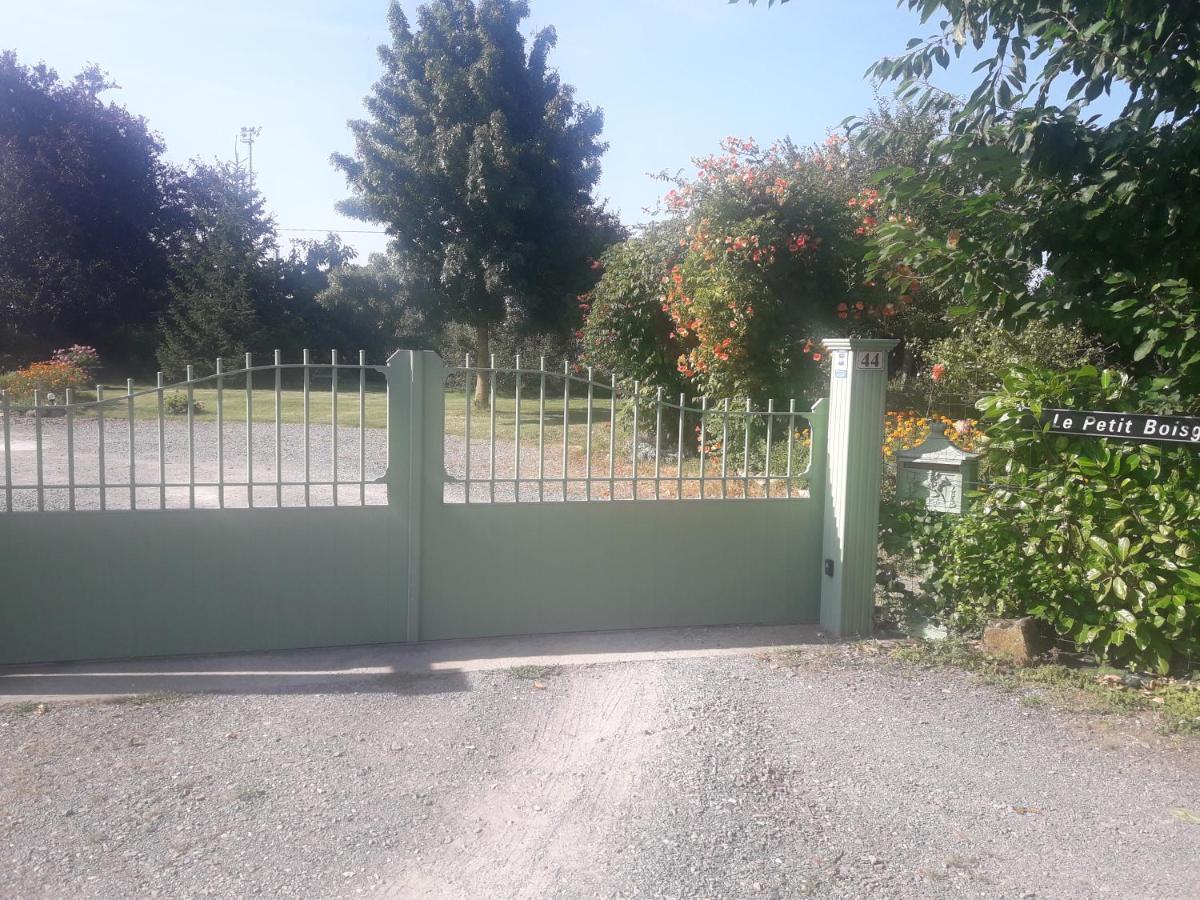 Chambre D'Hote Avec Piscine Couverte Coulaines Esterno foto